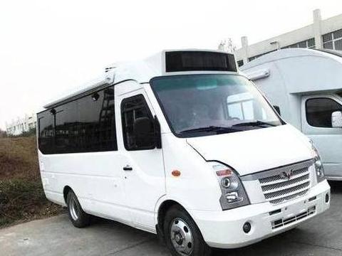 五菱宏光又挑事！造出6米房车，售价亲民，百姓又多一件稀罕物！