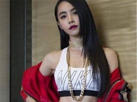 华语天后，身高156体重仅80，今38岁开跑车出行，容貌似18岁少女