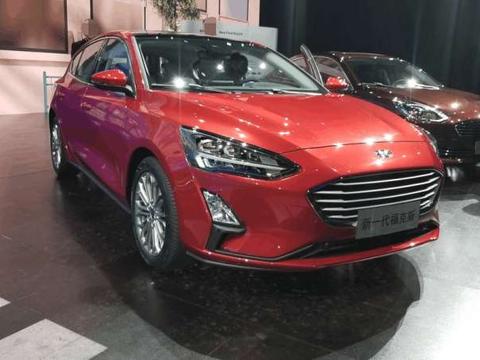 配电子手刹和旋钮换挡，全新福克斯来了，这颜值还买什么高尔夫