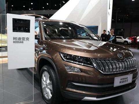 本田CR-V遇见它一秒变村姑，配置远超18万，2.0T比3.5L还牛