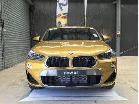 全新宝马X2实车曝光，完胜Q3，2.0T+双离合，20起万GLA吃不消！