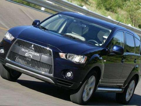 三菱又一款全新SUV横空出世，全景天窗配四驱，售12万放弃途观