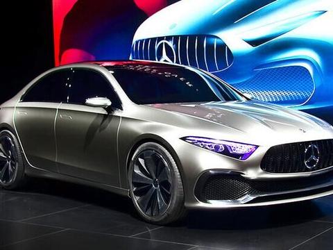 奥迪A4新遇劲敌，奔驰20万家轿更气派，车门一开买宝马1系后悔了