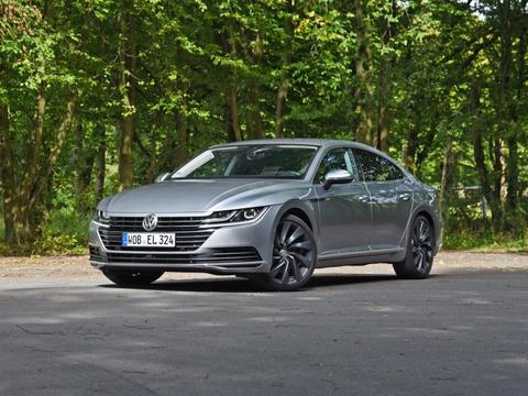 北京车展牛车互怼：花30万买新一代大众CC还是宝马3系？