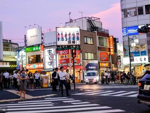 为什么日本人不买豪车攀比呢？