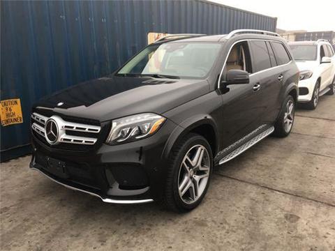 18款奔驰GLS450时尚的表面规划强劲的动力性能尽显轩昂大气风采