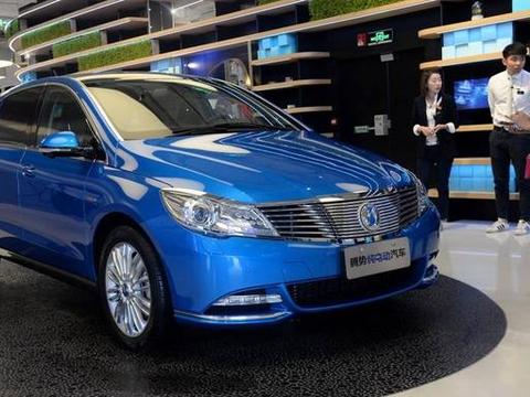 比亚迪奔驰投资10亿联手造车！还在奔驰4S店销售价格一出就懵了