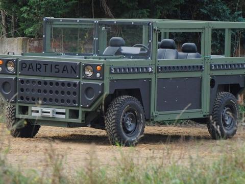 奔驰G级都弱爆了！这车才是越野之王，质保100年50年都开不坏！