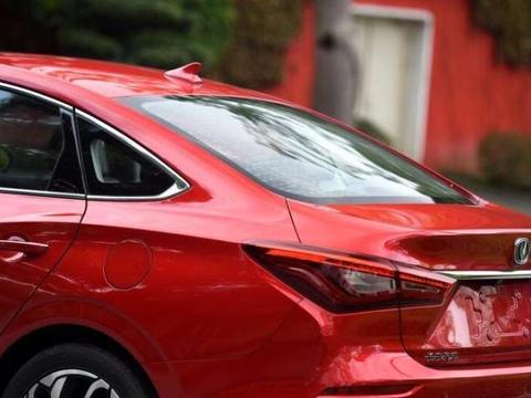 又一国产车火了! 30天狂卖21000台,长4.7米配6AT仅9万, 大众懵了