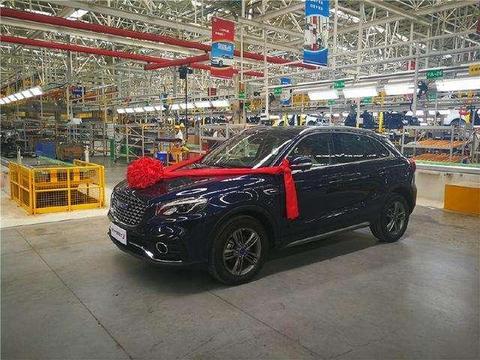 首台众泰版奔驰下线，车内配麦克风，可以边开车边K歌，仅售5万