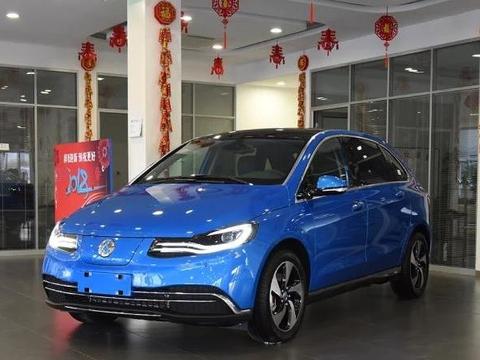 新款腾势500到店实拍，外观运动，搭载LED灯组，续航达到451公里