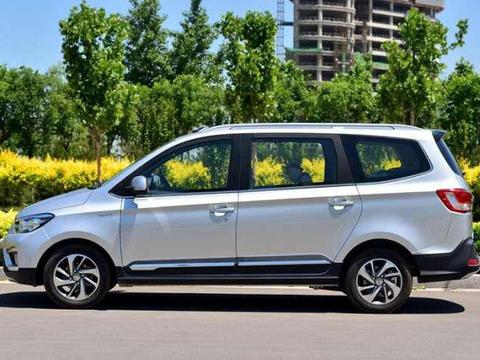 五菱又出的神车， 难以想象SUV仅4万起， 颜值还超高!