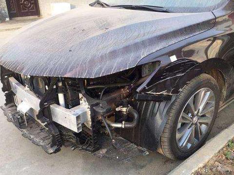 长安睿骋CC的全国首撞， 车主： 拿掉保险杠后， 差点哭了!