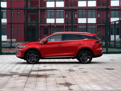 以后看到背后带“4.5”的比亚迪都惹不起，本田思域更不要逞能！