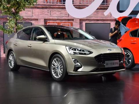 福特终于把百姓乐坏了！换脸福克斯比思域还帅，12万还买啥本田？