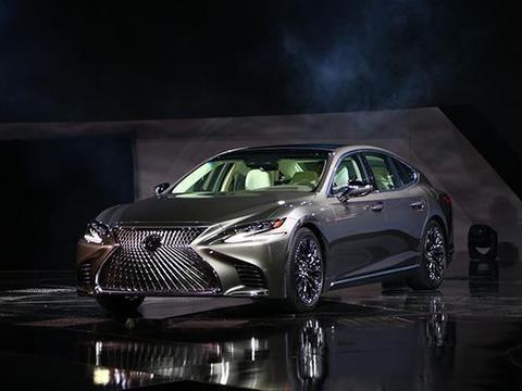 二线最奢华商务轿车，零噪音发动机+10速变速箱，低配7系不够看