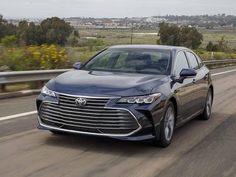 丰田不火都难！新推B级车，档次甩雅阁十条街，不到20万！