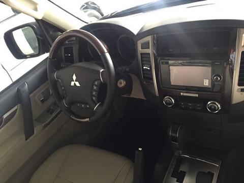 18中东帕杰罗V97提车，黑外加黑内帅到掉渣，普拉多最惧怕的对手