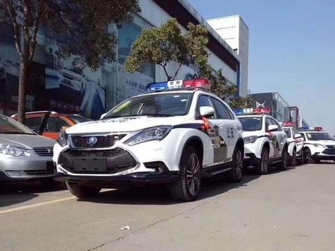 国产神车比亚迪秦唐宋现实做警车，网络游戏做赛车，涂装太霸气
