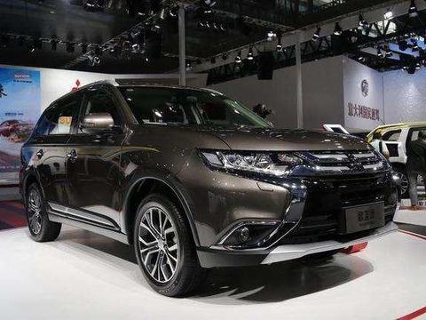 七座豪华内饰！配2.4L动力仅卖16万，汉兰达都要被拉下马！