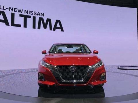 看完六代天籁后，果断放弃凯美瑞，性价比甩出几条街！