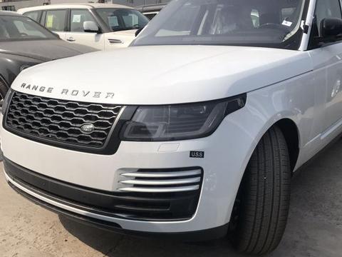 18款揽胜行政版3.0柴油美版依旧采用了典型的路虎设计风格