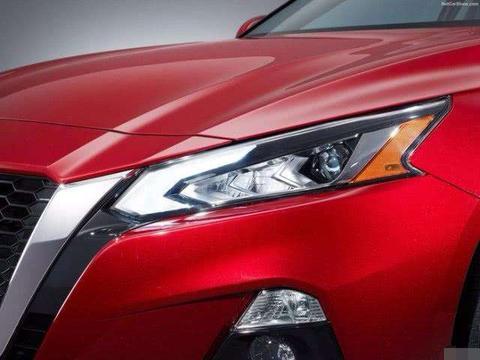 十代雅阁未上市就遇死敌, 比凯美瑞漂亮10倍, 2.0T售17万