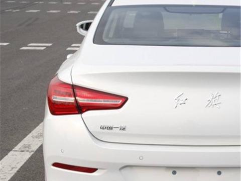 长春一男子14万提红旗H5，提车后立马开高速，油耗仅这么点