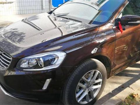 甘肃一男子买沃尔沃XC60，出个车库都被蹭！网友：这技术我服