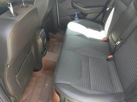 手握12万预算别再纠结大众，多连杆+真皮座椅，比高尔夫还唬人