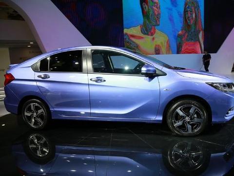 本田再打亲民牌，这车比帝豪漂亮，6L左右油耗，降3万仅8万起