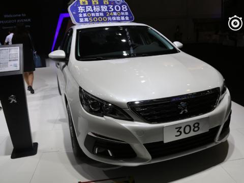 款车后备箱专为国人设计！仅售10万，有了它还看什么速腾？