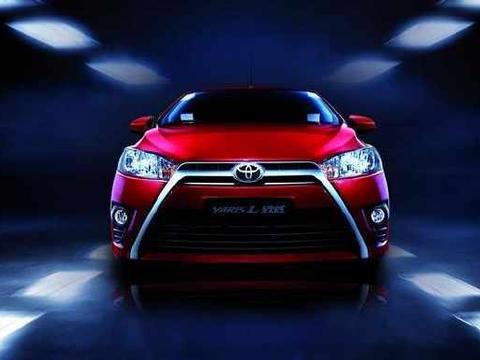 丰田这款小型车，外观很“丰田”，中控复古范！