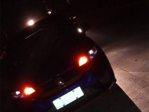 湖北一辆本田飞度遭奥迪追尾，车主下车一看，没想到是奥迪S6！