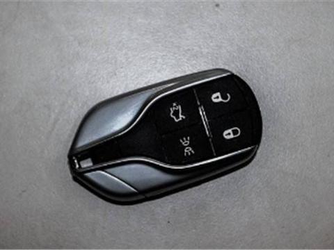 街头偶遇一辆140万玛莎拉蒂，看到车牌时，才知车主多有钱！