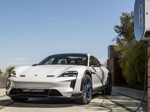 纯电动跑车开起来怎么样？外媒抢先试驾保时捷Mission E