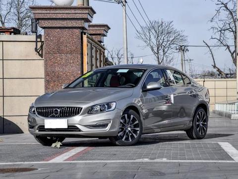 23万买迈腾不如看看它，标配主动刹车还优惠5万，品牌还高一截