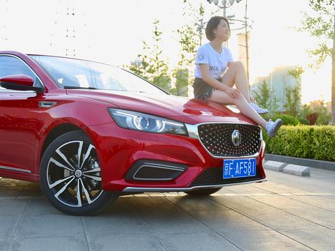 让姑娘们沉醉的型男，名爵6 Trophy超级运动互联网版提车作业