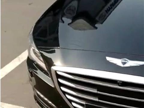 偶遇一辆“奥迪A6L”，车标酷似宾利，老司机都认不出是什么车