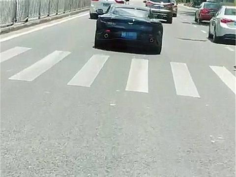 广东偶遇一辆20万福特“蒙迪欧”，仔细一看，却发现有端倪！