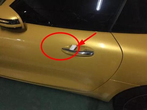 这是一辆奔驰AMG GT的超跑，价值上百万，