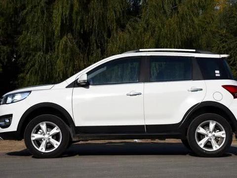 5万多的SUV，就带4根排气管，开出去很唬人