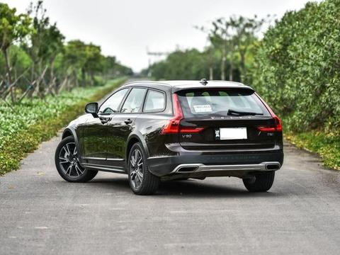 轿车的操控，SUV的通过性，皮卡的空间，一上市就让无数人流口水