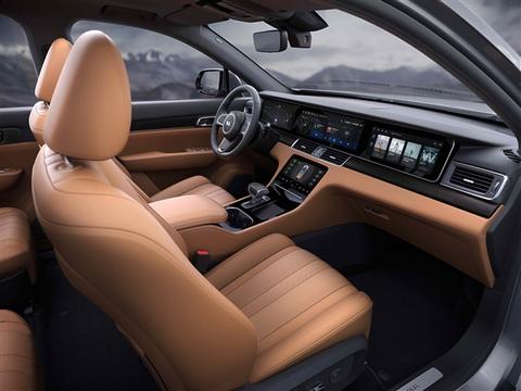 理想智造ONE的内饰官图发布 采用6座布局 搭载4块大屏