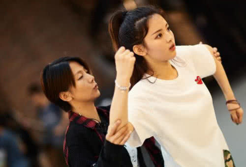 史上最美村花杨超越代言德芙,一句广告词99