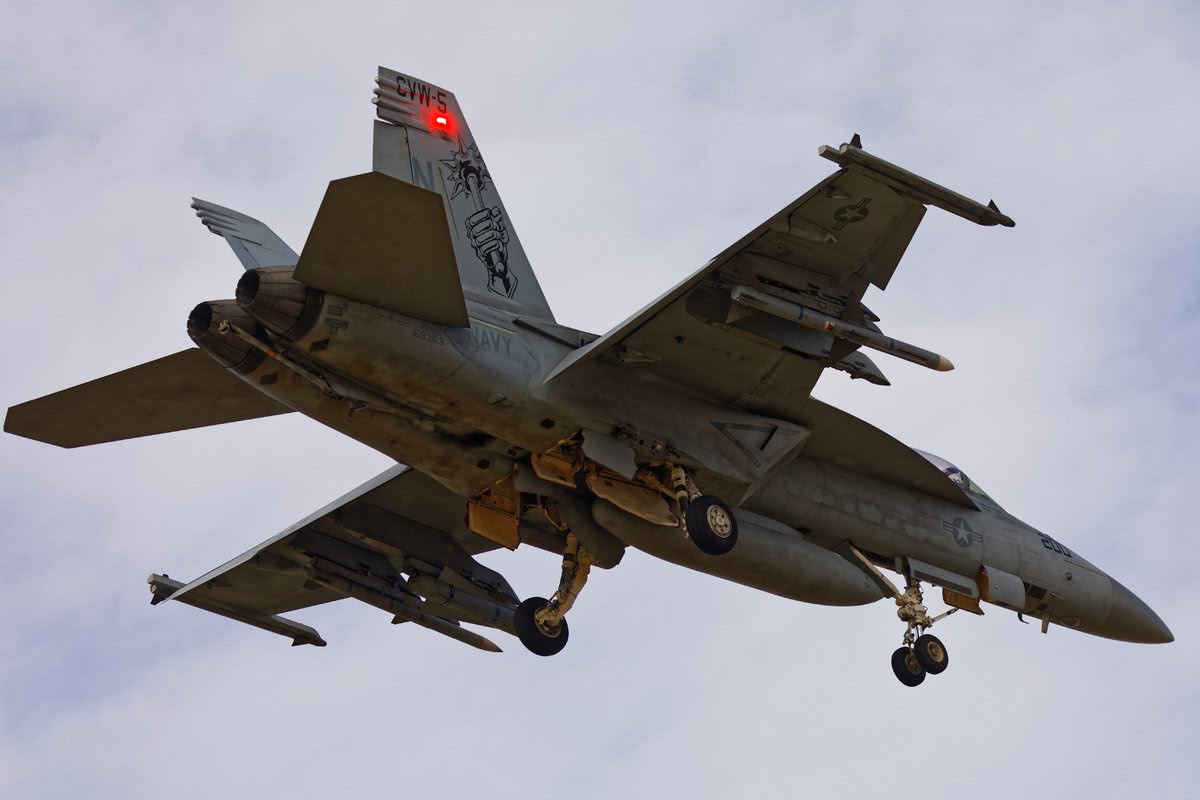 美国海军罗纳德里根核动力航母一般有多少架战