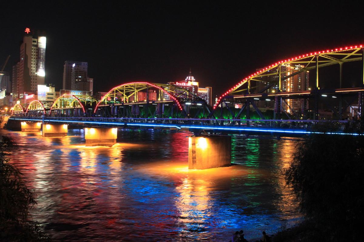 高铁:北京到兰州正在修建一条350时速高铁,经