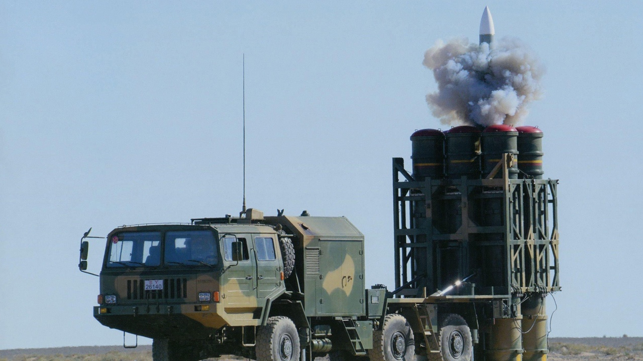 解放军真正压箱底武器!威力堪比核弹头，2500度高温可抹平一切