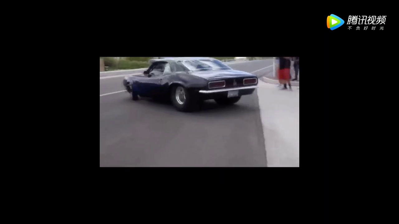 超级跑车，起步烧胎，车轮瞬间度高温，场面失控