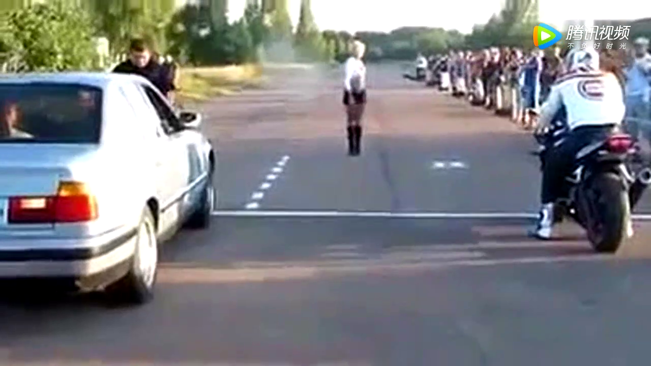 笑死我了！大哥你是来飙车还是来搞笑的？